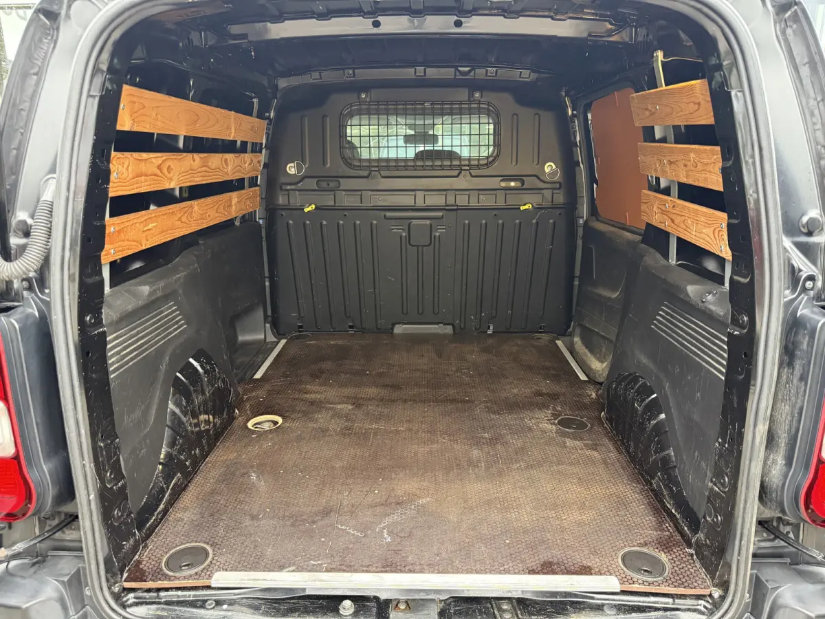 1.5 BlueHDI Premium | Trekhaak | Navi | Carplay | Camera | Cruisec.