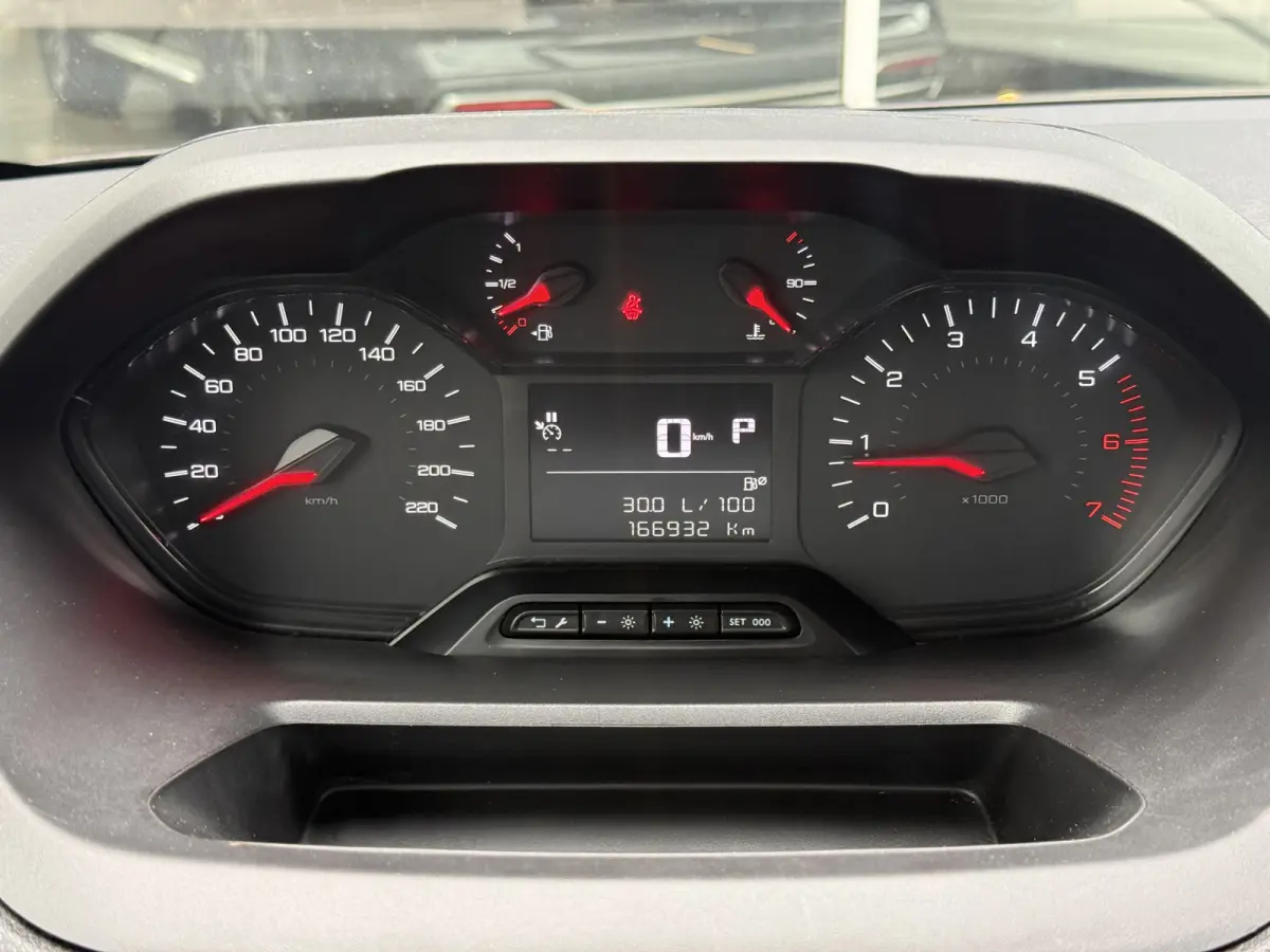 1.5 BlueHDI Premium | Trekhaak | Navi | Carplay | Camera | Cruisec.