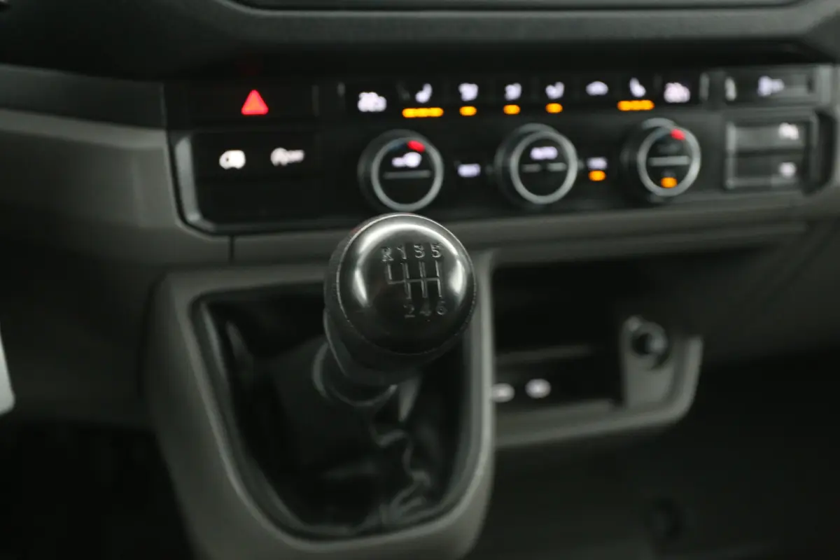 2.0 TDI 140PK L3H2 | Clima | Camera | Carplay | 3 Zits |  Navi | Parkeersens.