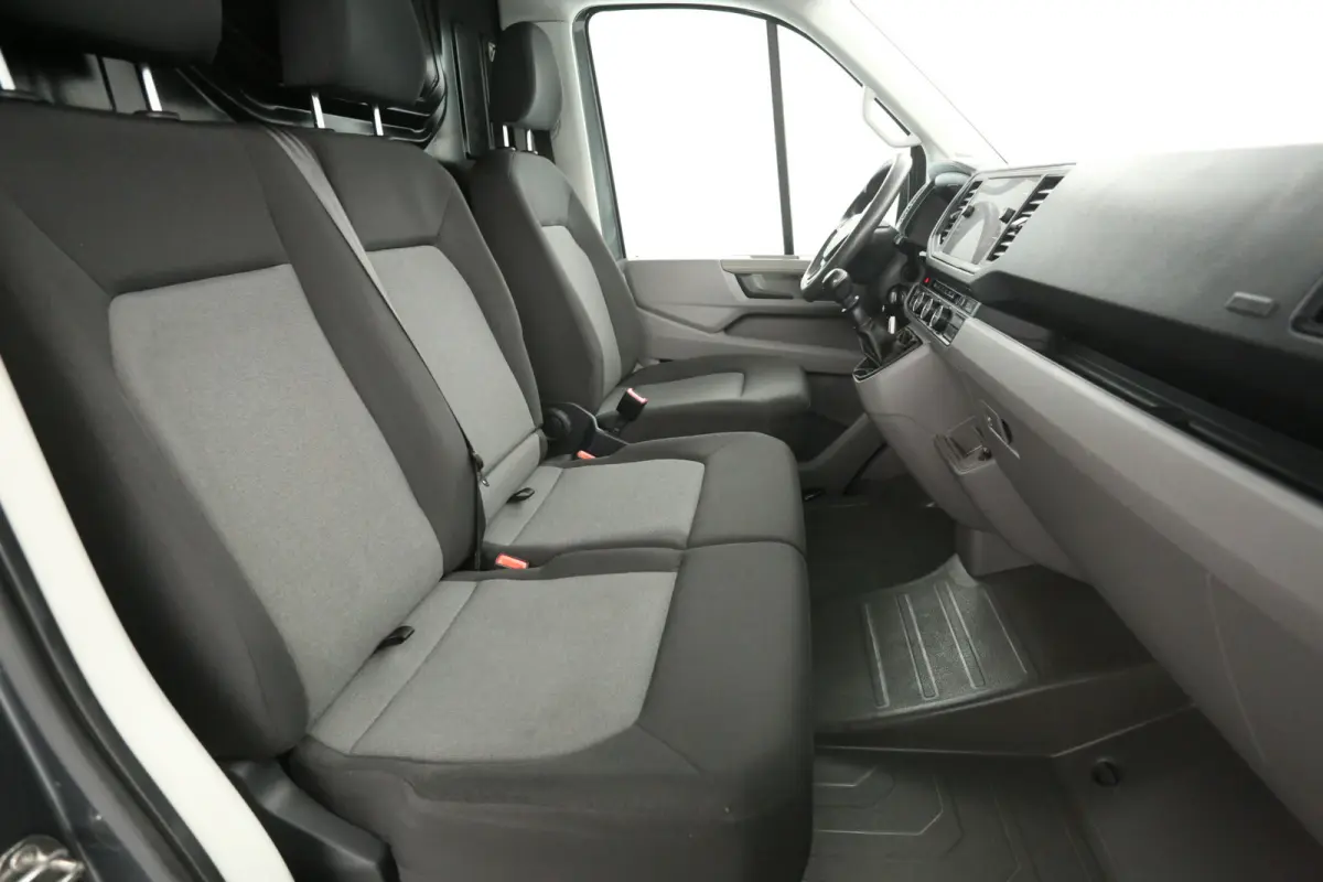 2.0 TDI 140PK L3H2 | Clima | Camera | Carplay | 3 Zits |  Navi | Parkeersens.
