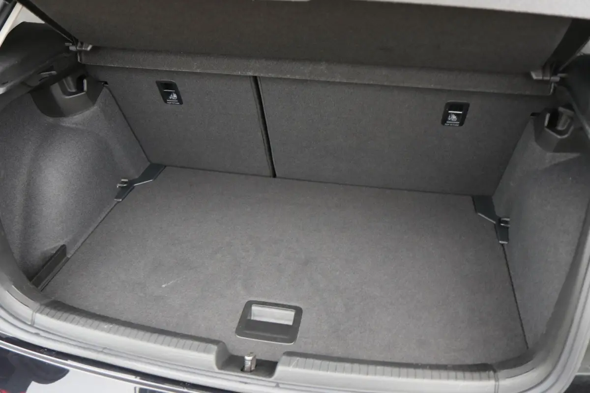 1.0 TSI 95pk DSG Life Edition | Trekhaak | Navigatie | Clima | Stoelverwarming | Achteruitrijcamera | App Connect