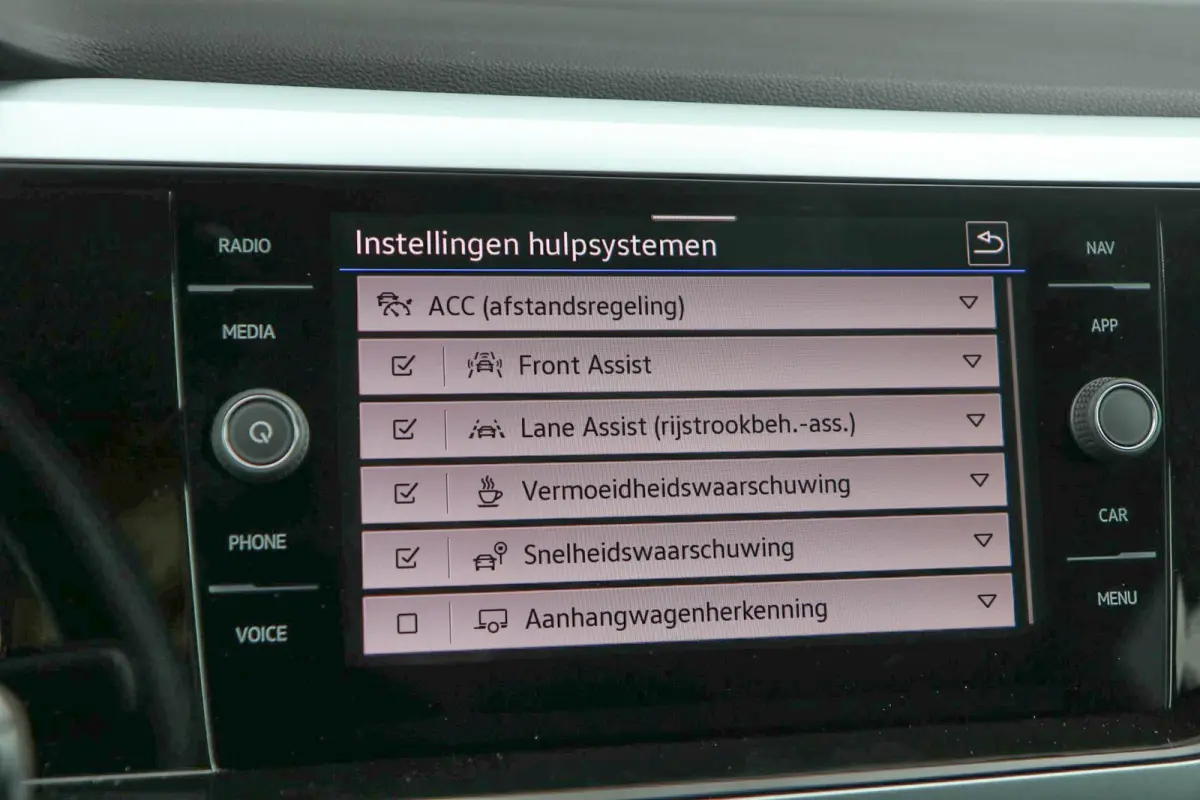 1.0 TSI 95pk DSG Life Edition | Trekhaak | Navigatie | Clima | Stoelverwarming | Achteruitrijcamera | App Connect