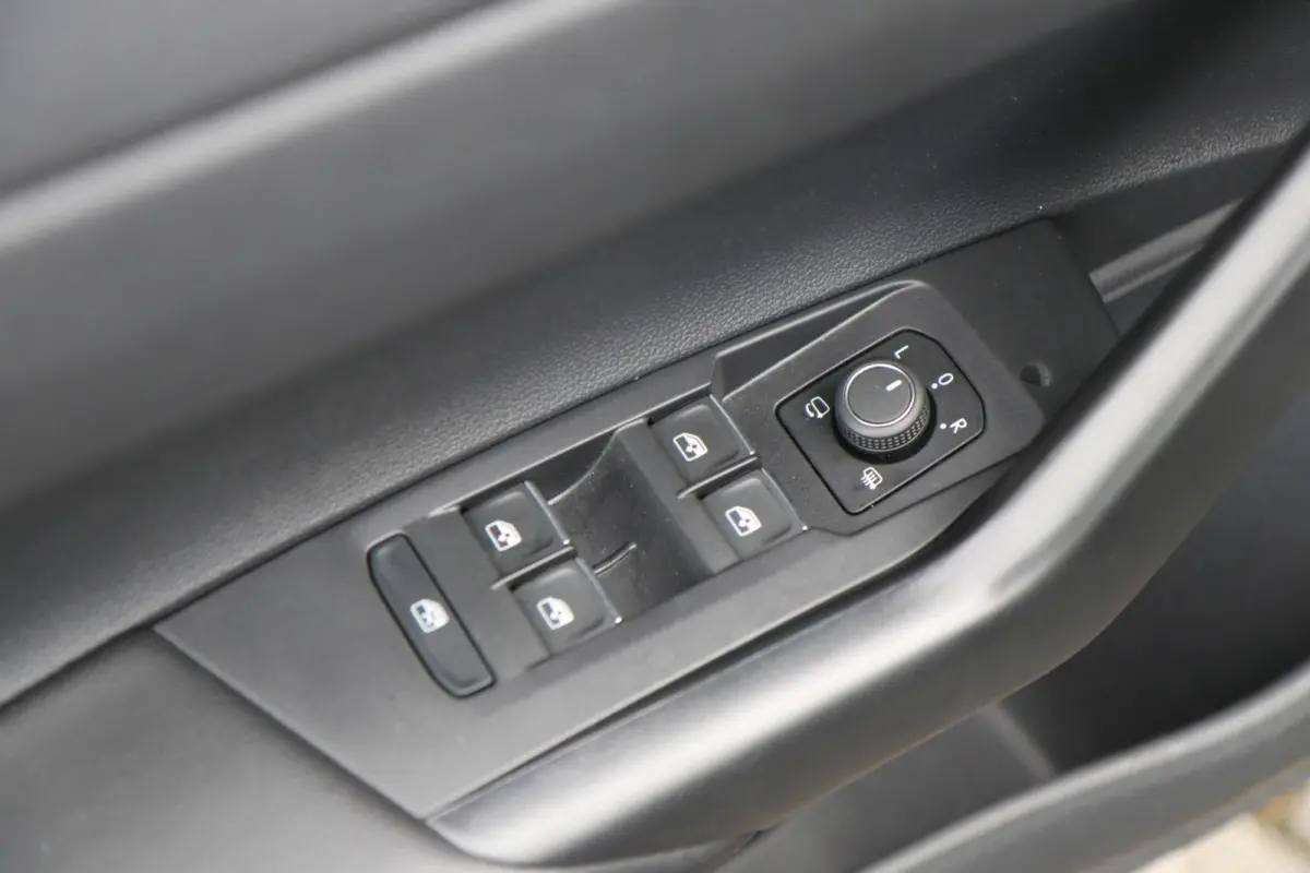 1.0 TSI 95pk DSG Life Edition | Trekhaak | Navigatie | Clima | Stoelverwarming | Achteruitrijcamera | App Connect