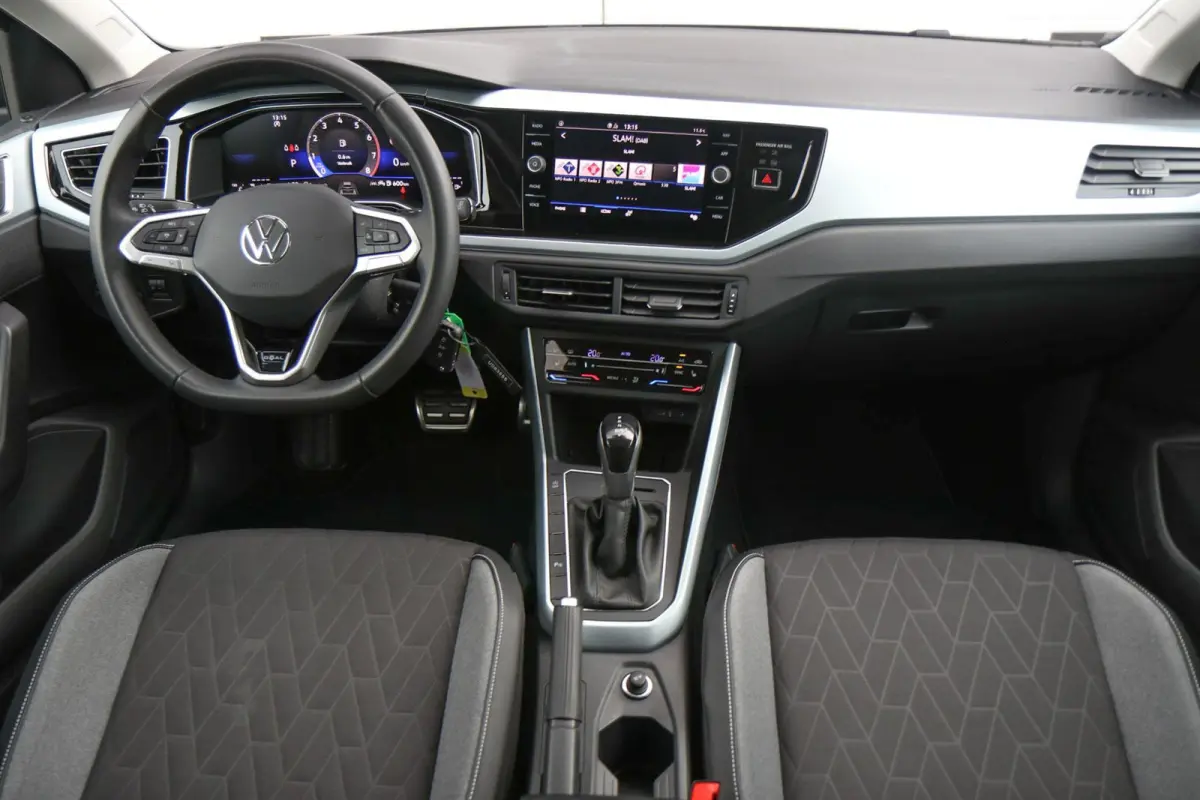 1.0 TSI 95pk DSG Life Edition | Trekhaak | Navigatie | Clima | Stoelverwarming | Achteruitrijcamera | App Connect