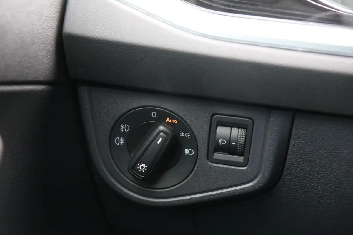 1.0 TSI 95pk DSG Life Edition | Trekhaak | Navigatie | Clima | Stoelverwarming | Achteruitrijcamera | App Connect