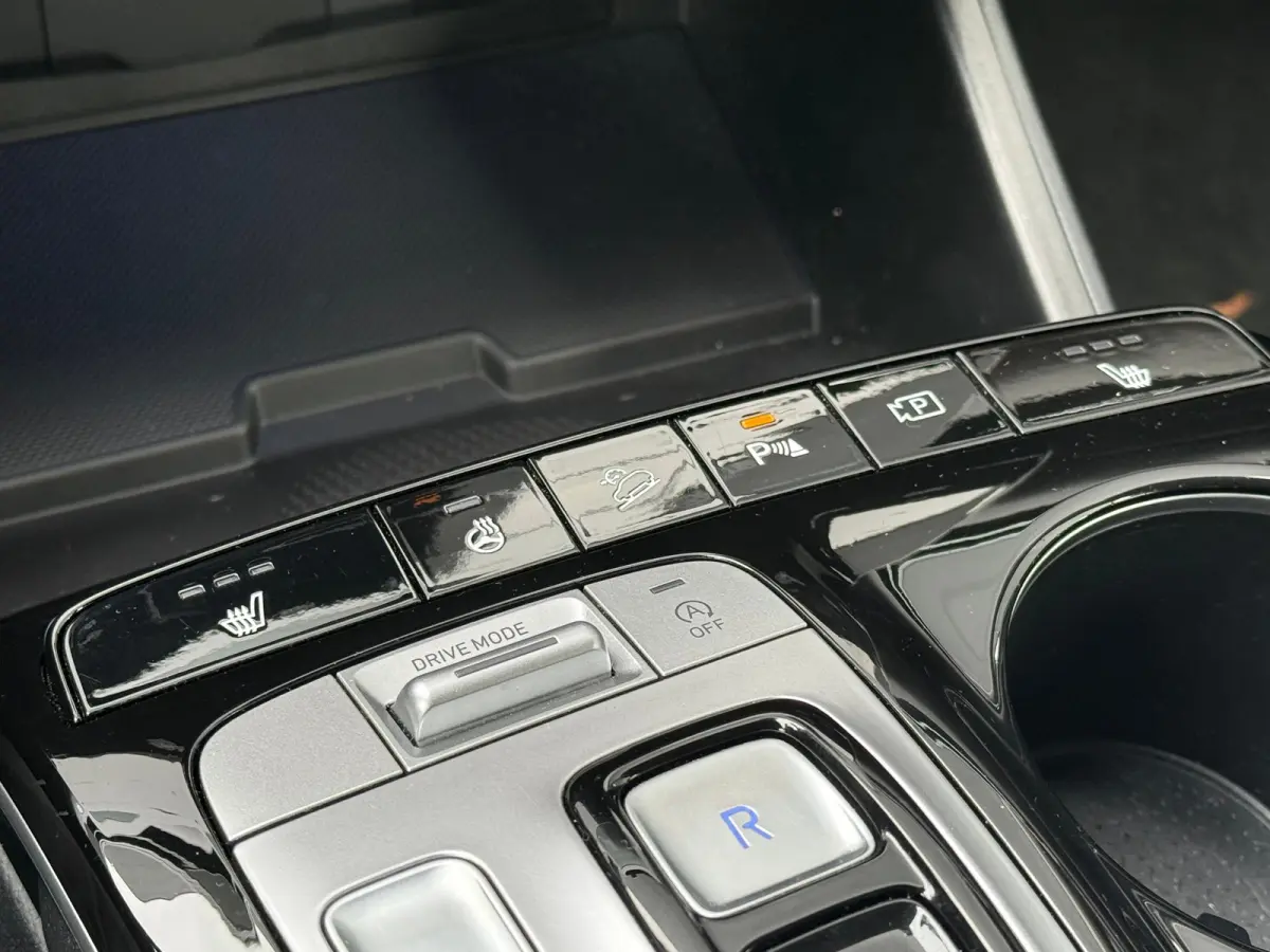 1.6 T-GDI MHEV Comfort Smart / Navigatiesysteem / Achteruitrijcamera / Apple CarPlay & Android Auto / Digitaal instrumentenpaneel / Cruise control / Climate control / Parkeersensoren voor en