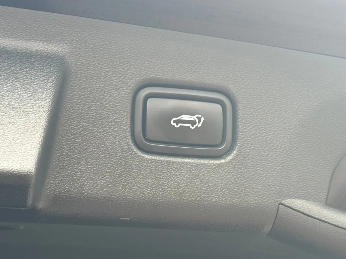 1.6 T-GDI MHEV Comfort Smart / Navigatiesysteem / Achteruitrijcamera / Apple CarPlay & Android Auto / Digitaal instrumentenpaneel / Cruise control / Climate control / Parkeersensoren voor en