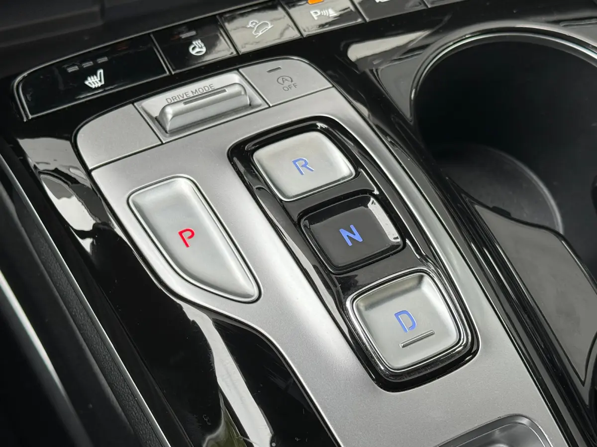 1.6 T-GDI MHEV Comfort Smart / Navigatiesysteem / Achteruitrijcamera / Apple CarPlay & Android Auto / Digitaal instrumentenpaneel / Cruise control / Climate control / Parkeersensoren voor en