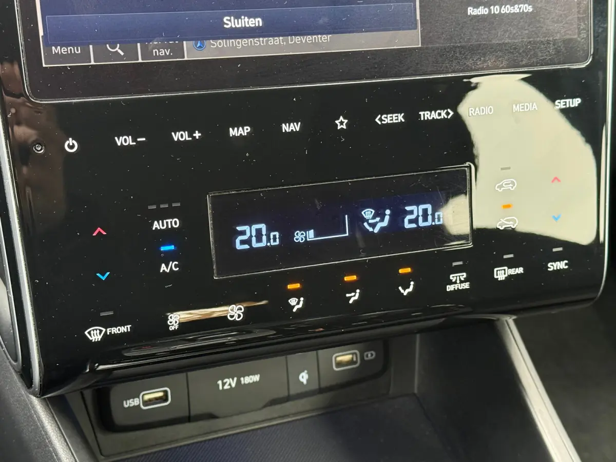 1.6 T-GDI MHEV Comfort Smart / Navigatiesysteem / Achteruitrijcamera / Apple CarPlay & Android Auto / Digitaal instrumentenpaneel / Cruise control / Climate control / Parkeersensoren voor en
