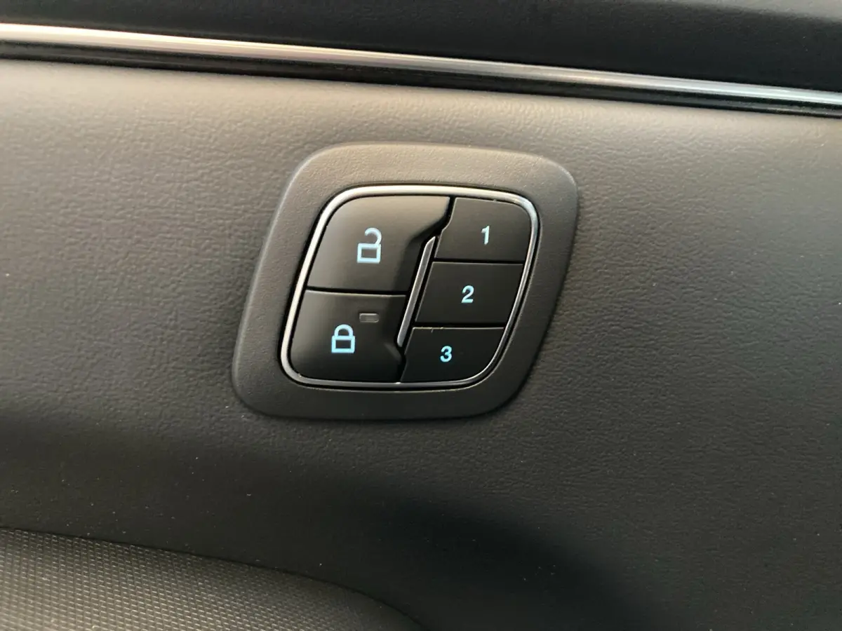 AWD 75 kWh | Adaptieve cruise | Stoel- stuurverw. | Carplay | Leder | B&O | LED |