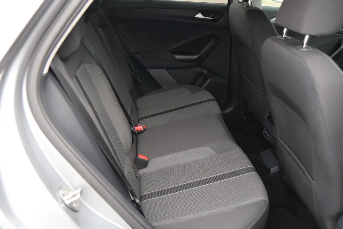 1.0 110pk TSI Life | Navigatie | Achteruitrijcamera | Airco | 17" Velgen