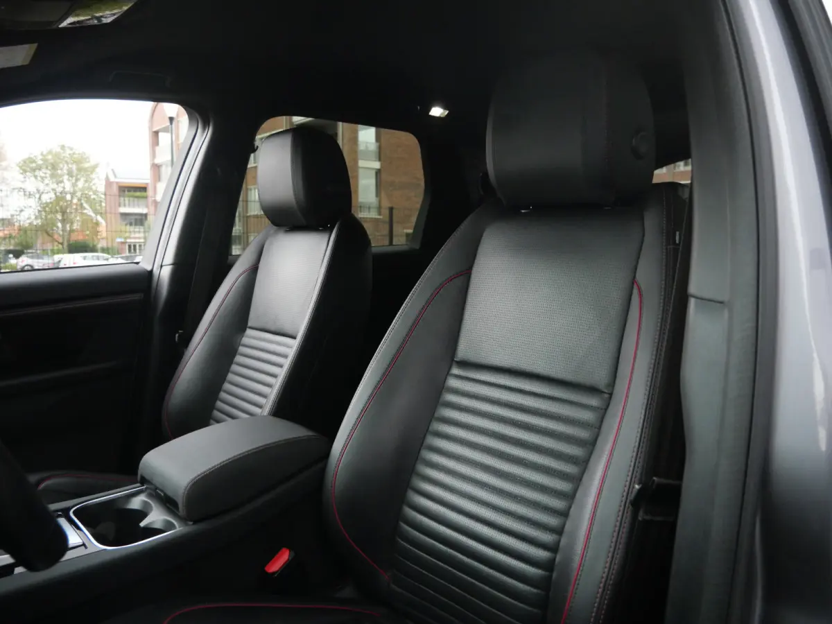 P300e 1.5 SE 309 Pk Automaat Navi / DAB / Apple Carplay / Leder / Camera