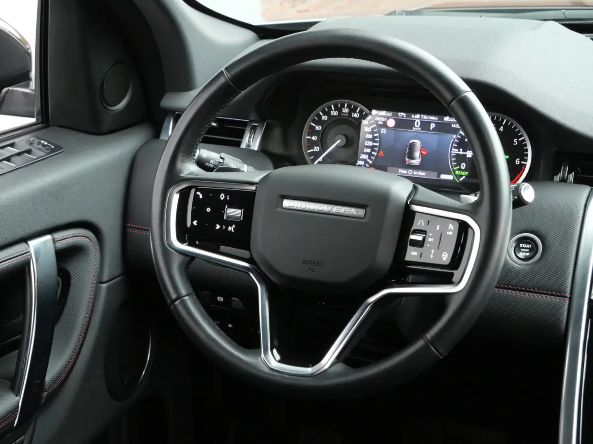 P300e 1.5 SE 309 Pk Automaat Navi / DAB / Apple Carplay / Leder / Camera