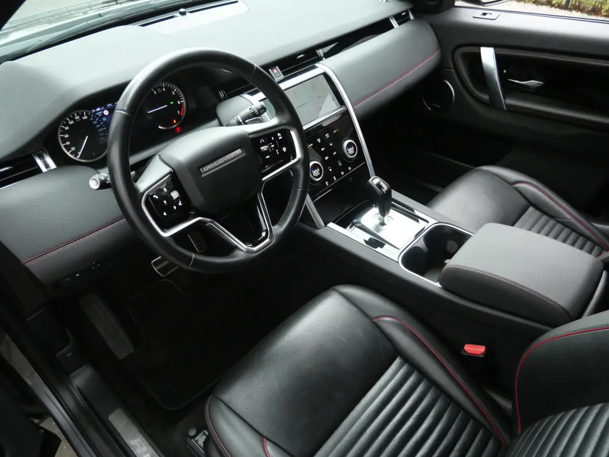 P300e 1.5 SE 309 Pk Automaat Navi / DAB / Apple Carplay / Leder / Camera