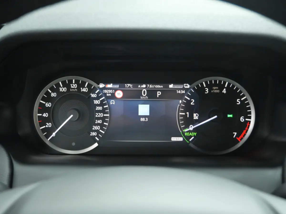 P300e 1.5 SE 309 Pk Automaat Navi / DAB / Apple Carplay / Leder / Camera