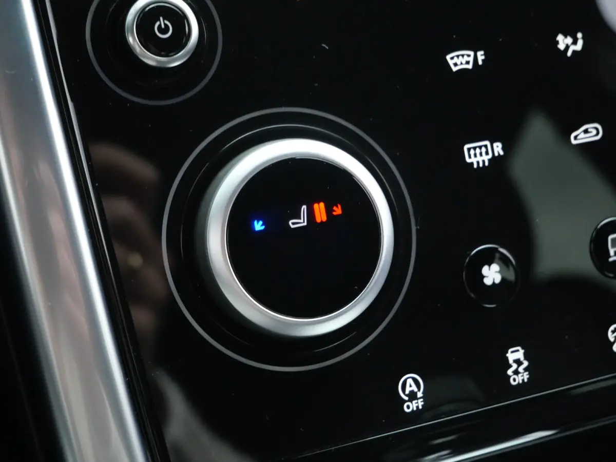 P300e 1.5 SE 309 Pk Automaat Navi / DAB / Apple Carplay / Leder / Camera
