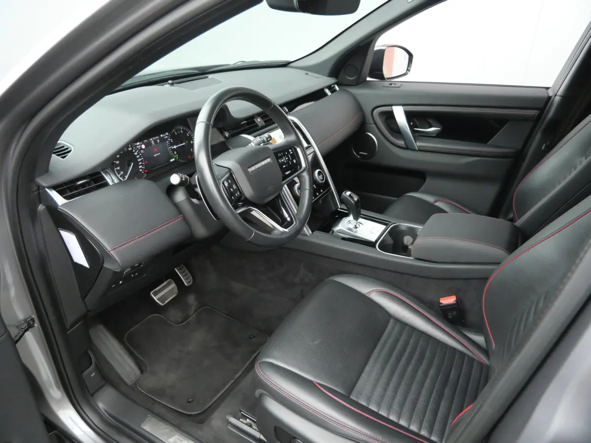 P300e 1.5 SE 309 Pk Automaat Navi / DAB / Apple Carplay / Leder / Camera