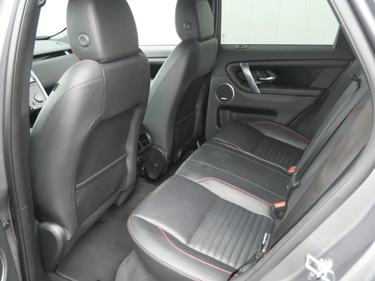P300e 1.5 SE 309 Pk Automaat Navi / DAB / Apple Carplay / Leder / Camera