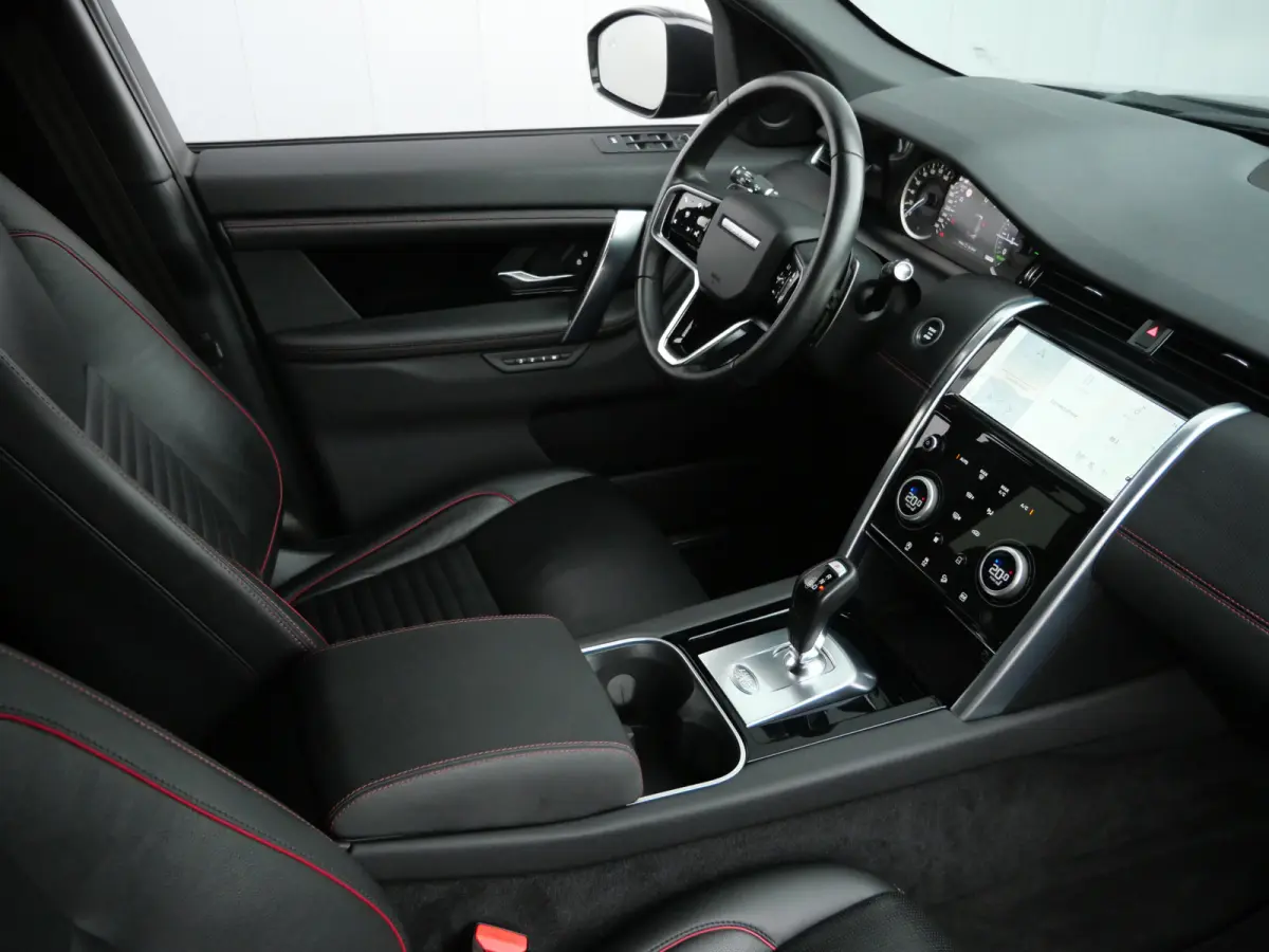 P300e 1.5 SE 309 Pk Automaat Navi / DAB / Apple Carplay / Leder / Camera