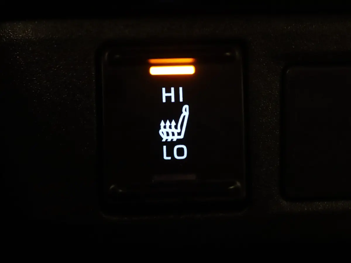 115pk Hybrid Executive JBL | Head-Up