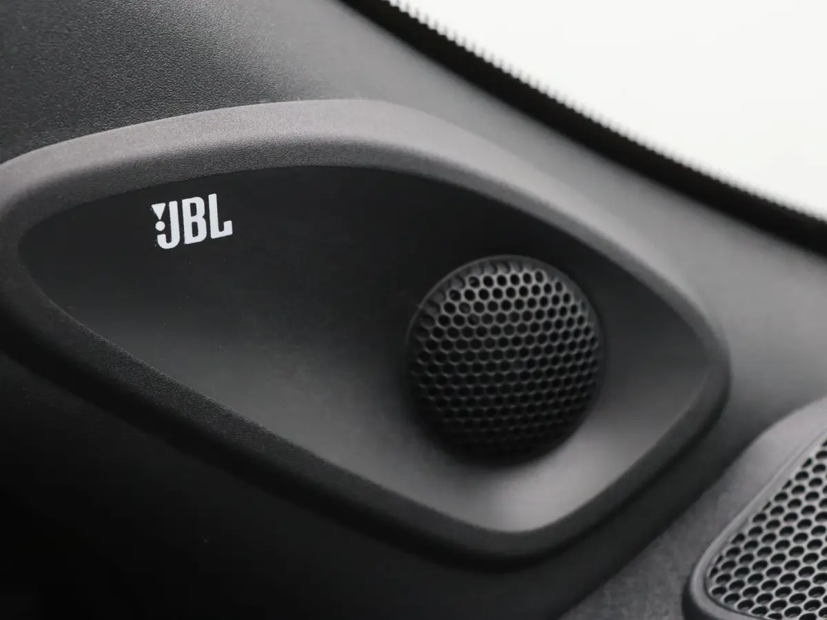 115pk Hybrid Executive JBL | Head-Up
