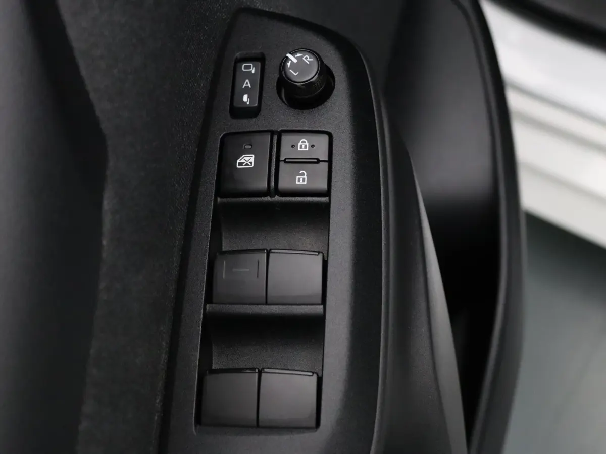 115pk Hybrid Executive JBL | Head-Up