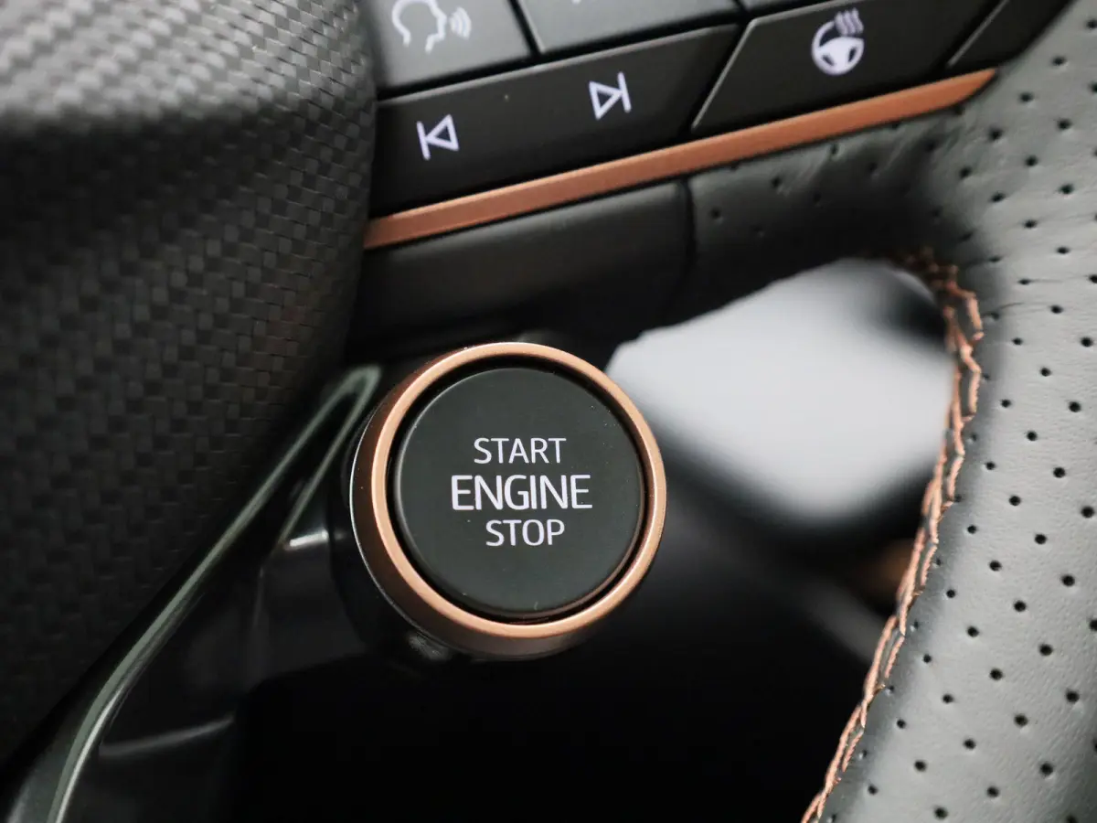 1.5 TSI e-Hybrid Essential PHEV | DEMO | PANORAMADAK | ACHTERUITRIJCAMERA | STOELVERWARMING | STUURWIELVERWARMING | ELEKTRISCHE KOFFERKLEP | TREKHAAK | CLIMATE CONTROL | ADAPTIVE CRUISE CONT