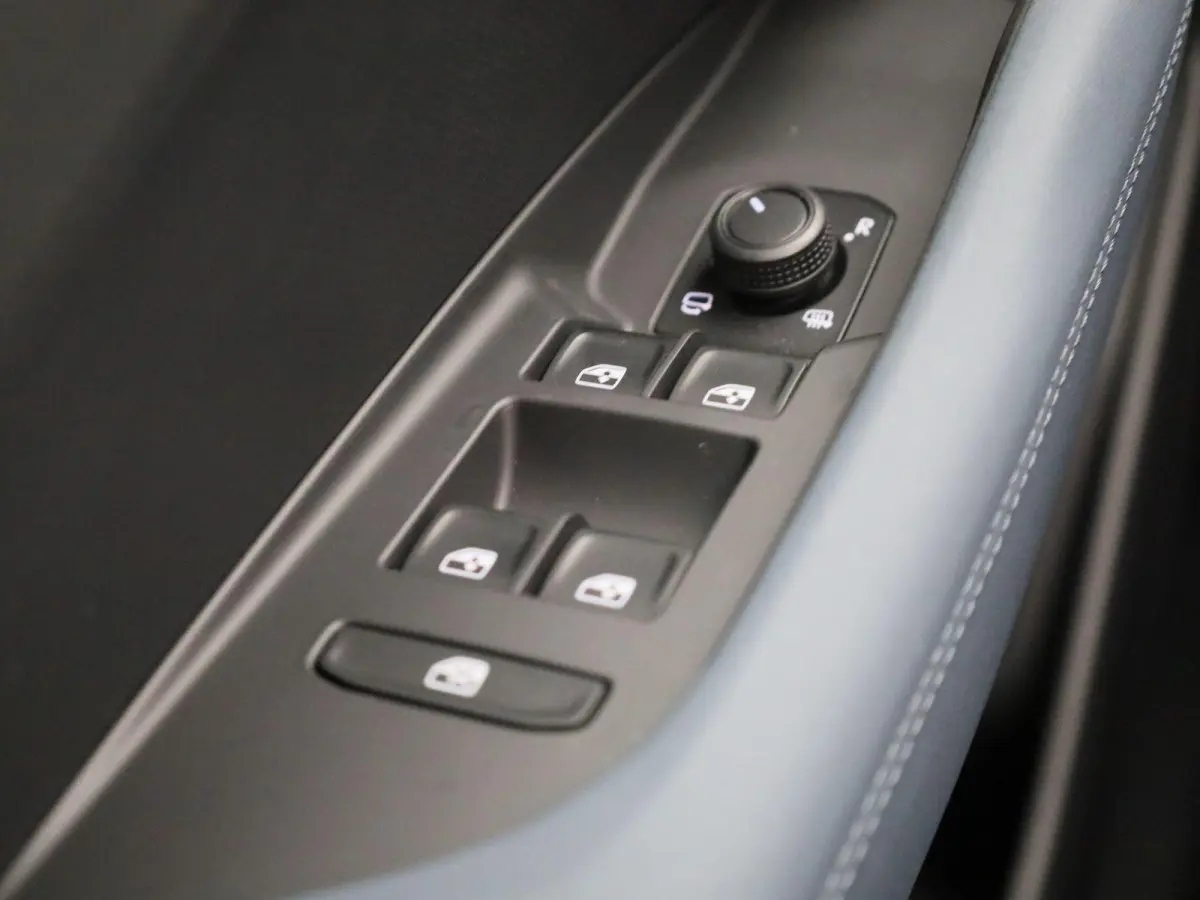 1.5 TSI e-Hybrid Essential PHEV | DEMO | PANORAMADAK | ACHTERUITRIJCAMERA | STOELVERWARMING | STUURWIELVERWARMING | ELEKTRISCHE KOFFERKLEP | TREKHAAK | CLIMATE CONTROL | ADAPTIVE CRUISE CONT