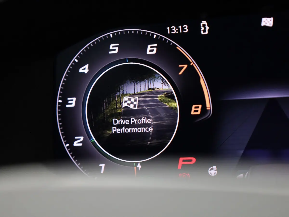 1.5 TSI e-Hybrid Essential PHEV | DEMO | PANORAMADAK | ACHTERUITRIJCAMERA | STOELVERWARMING | STUURWIELVERWARMING | ELEKTRISCHE KOFFERKLEP | TREKHAAK | CLIMATE CONTROL | ADAPTIVE CRUISE CONT