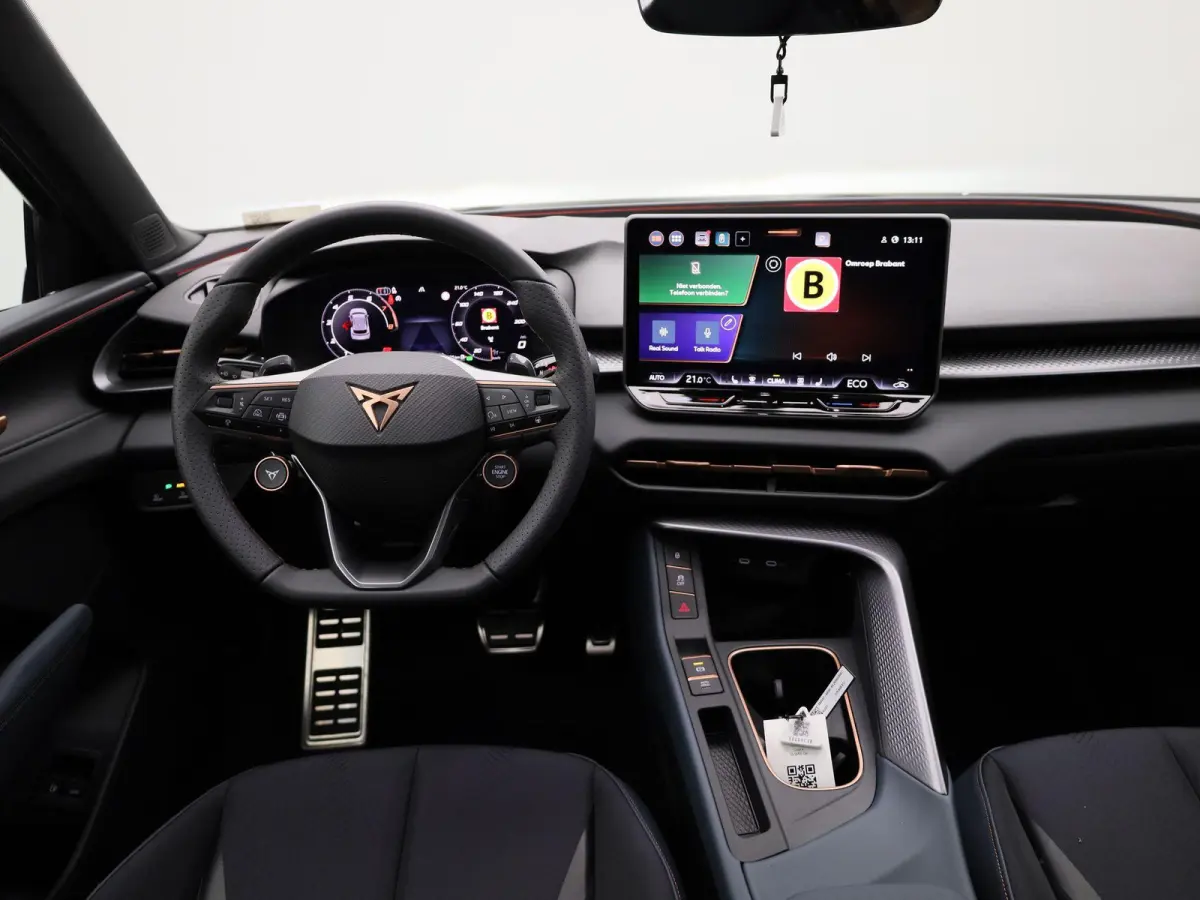 1.5 TSI e-Hybrid Essential PHEV | DEMO | PANORAMADAK | ACHTERUITRIJCAMERA | STOELVERWARMING | STUURWIELVERWARMING | ELEKTRISCHE KOFFERKLEP | TREKHAAK | CLIMATE CONTROL | ADAPTIVE CRUISE CONT