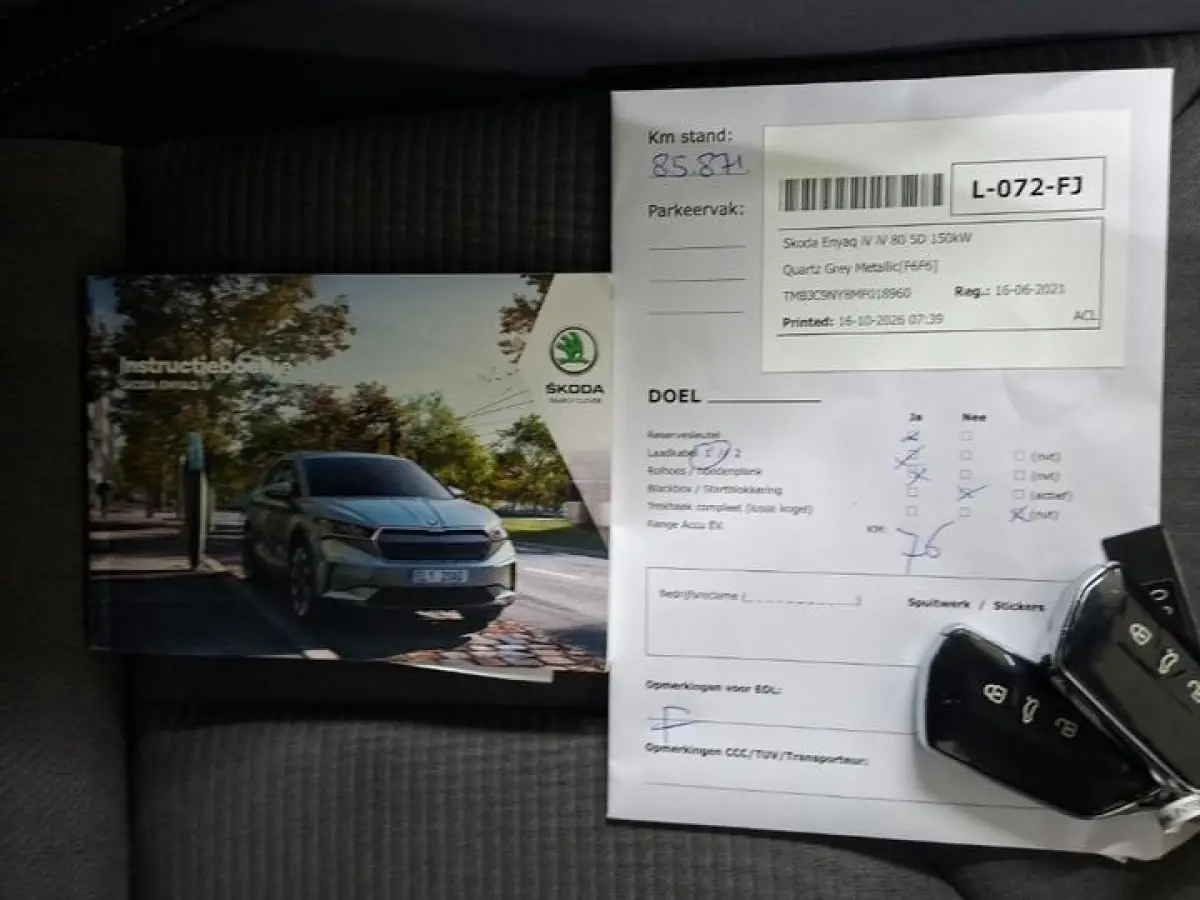 80 (90% SOH) I STOELVERWARMING I P-CAMERA I KEYLESS ENTRY I NAVIGATIE