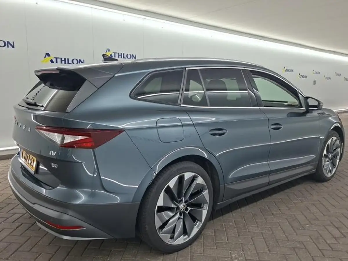 80 (90% SOH) I STOELVERWARMING I P-CAMERA I KEYLESS ENTRY I NAVIGATIE