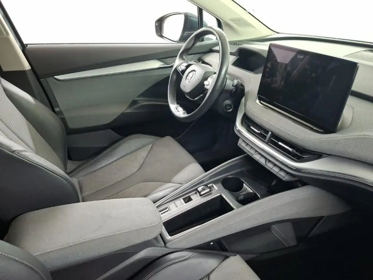 80 (90% SOH) I STOELVERWARMING I P-CAMERA I KEYLESS ENTRY I NAVIGATIE