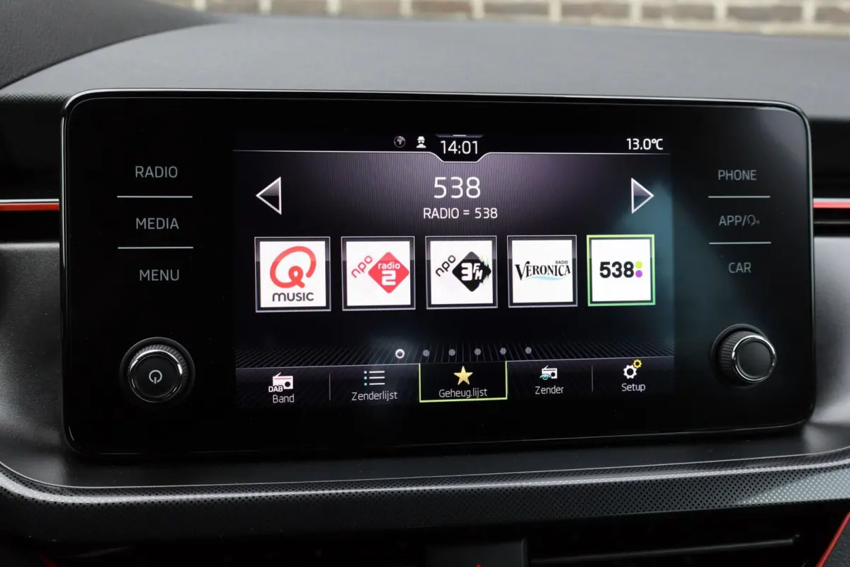 1.0 TSI 110pk Sport Business | Stoelverwarming | All Season Banden | Apple Carplay & Android Auto