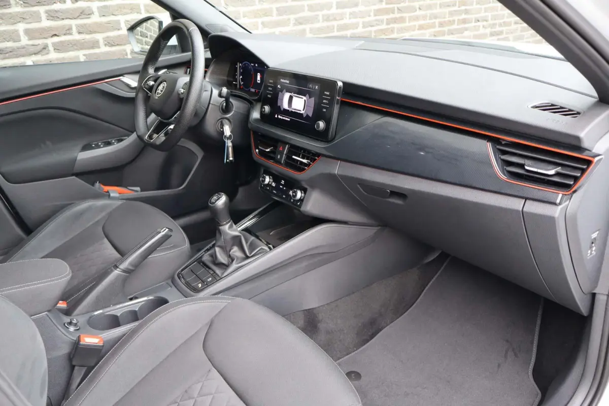 1.0 TSI 110pk Sport Business | Stoelverwarming | All Season Banden | Apple Carplay & Android Auto