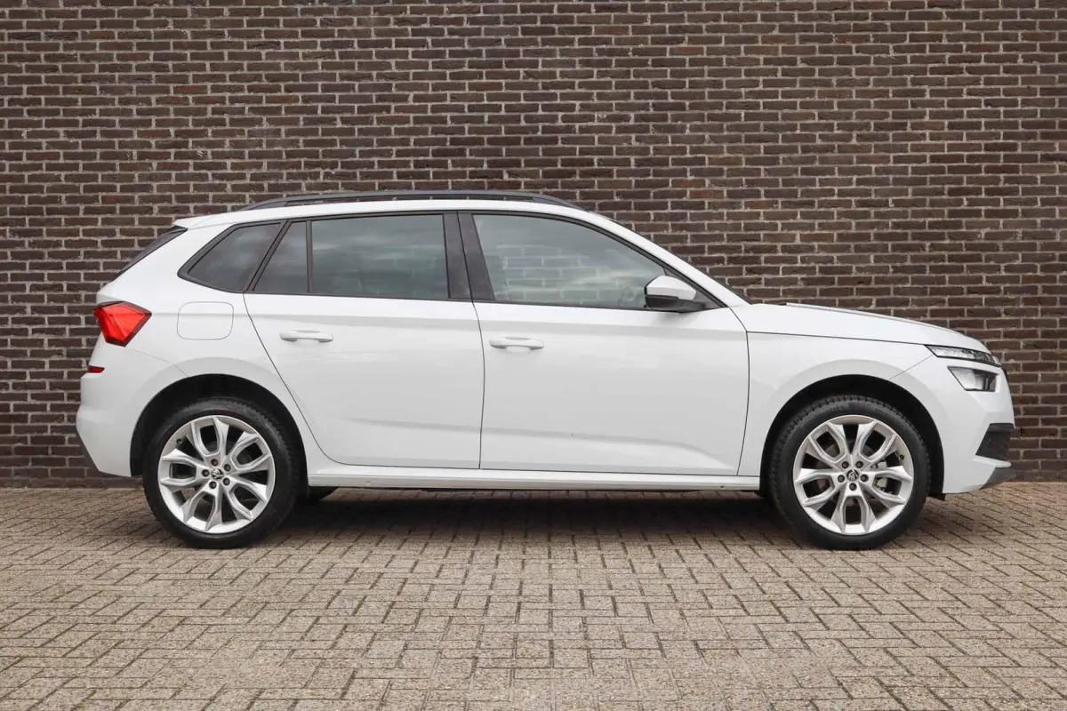 1.0 TSI 110pk Sport Business | Stoelverwarming | All Season Banden | Apple Carplay & Android Auto