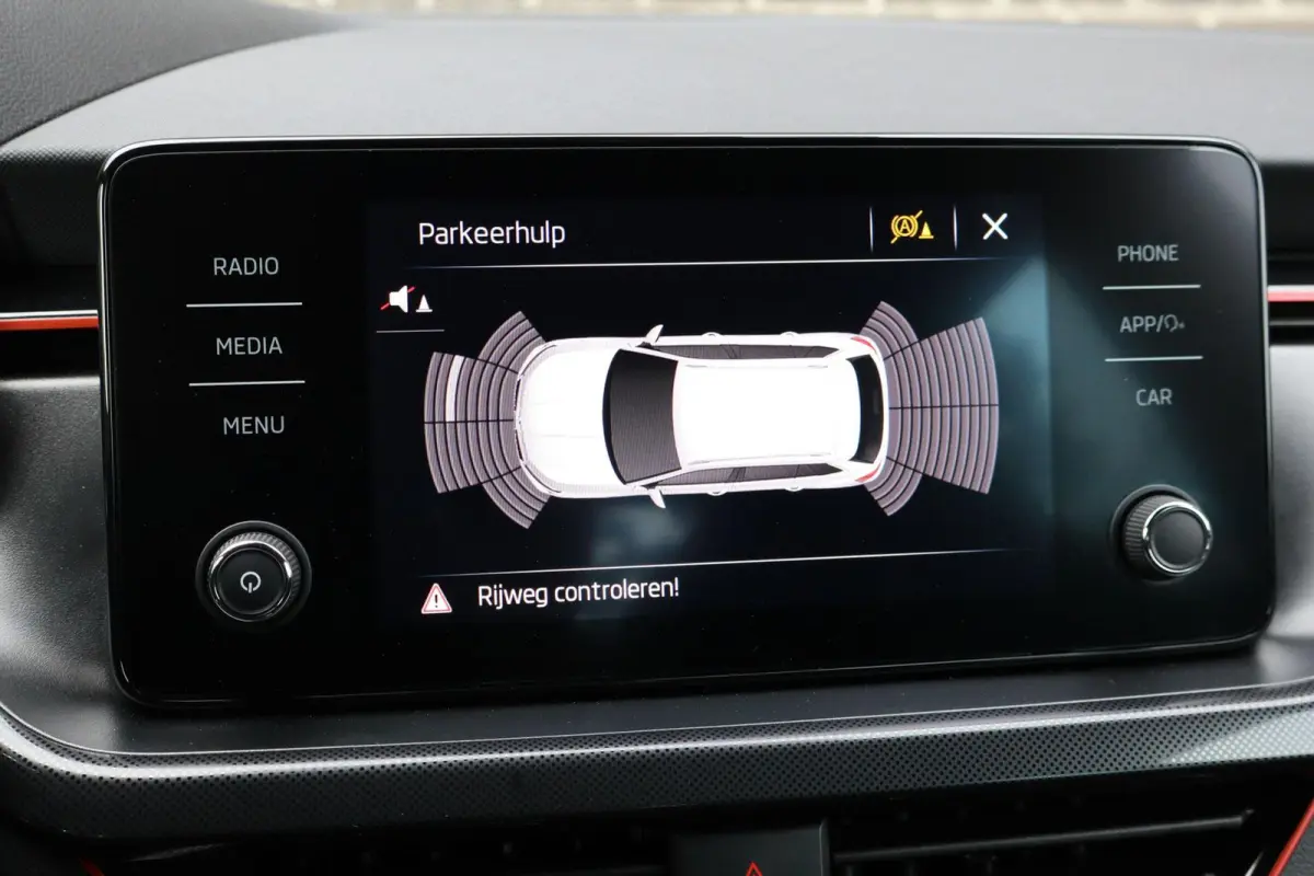 1.0 TSI 110pk Sport Business | Stoelverwarming | All Season Banden | Apple Carplay & Android Auto