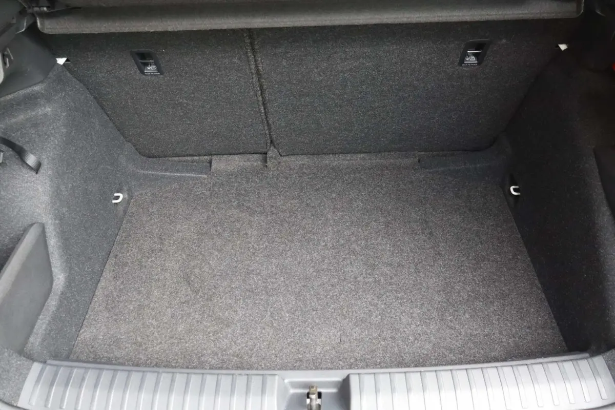 1.0 TSI 110pk Sport Business | Stoelverwarming | All Season Banden | Apple Carplay & Android Auto