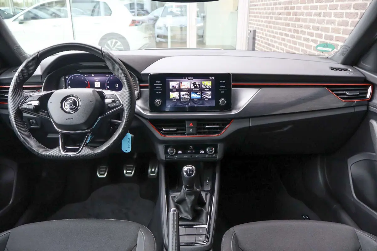 1.0 TSI 110pk Sport Business | Stoelverwarming | All Season Banden | Apple Carplay & Android Auto
