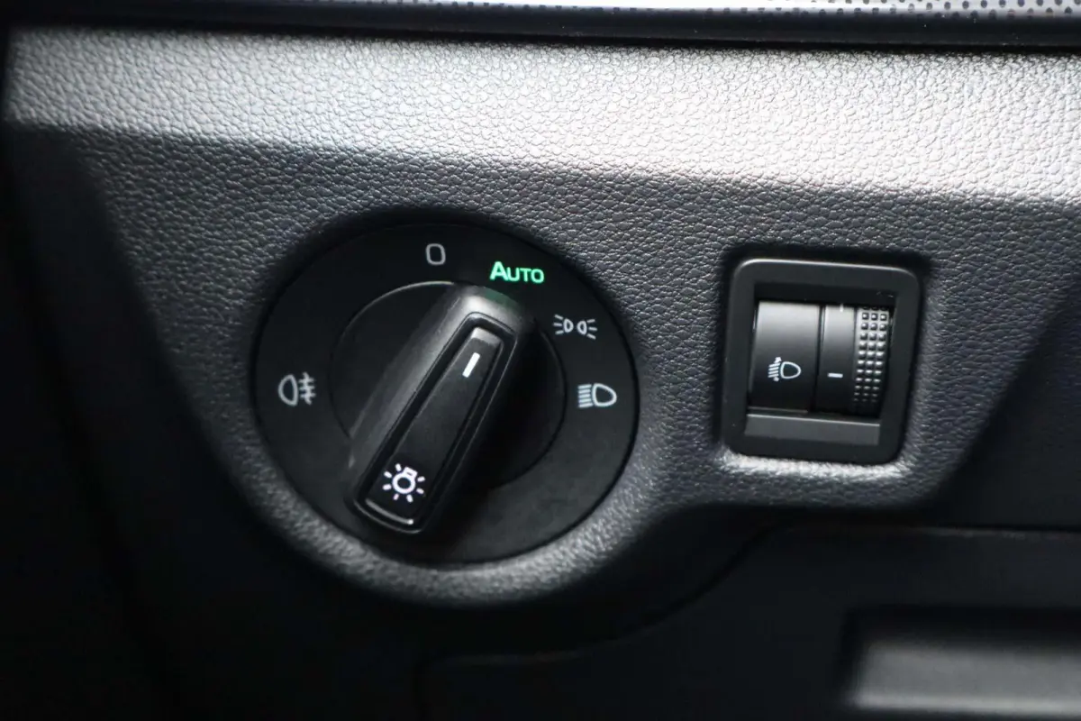 1.0 TSI 110pk Sport Business | Stoelverwarming | All Season Banden | Apple Carplay & Android Auto
