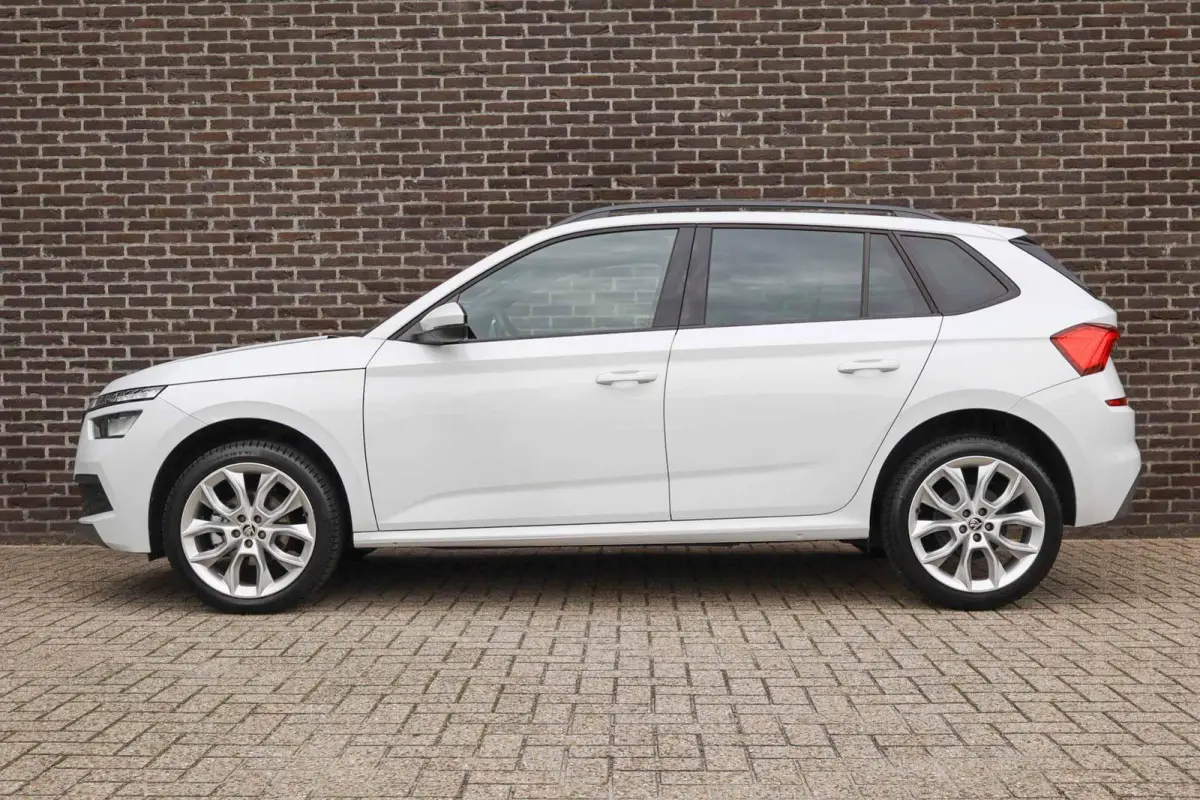 1.0 TSI 110pk Sport Business | Stoelverwarming | All Season Banden | Apple Carplay & Android Auto