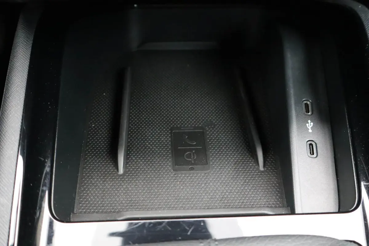 1.0 TSI 110pk Sport Business | Stoelverwarming | All Season Banden | Apple Carplay & Android Auto