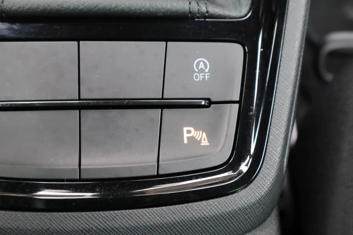 1.0 TSI 110pk Sport Business | Stoelverwarming | All Season Banden | Apple Carplay & Android Auto