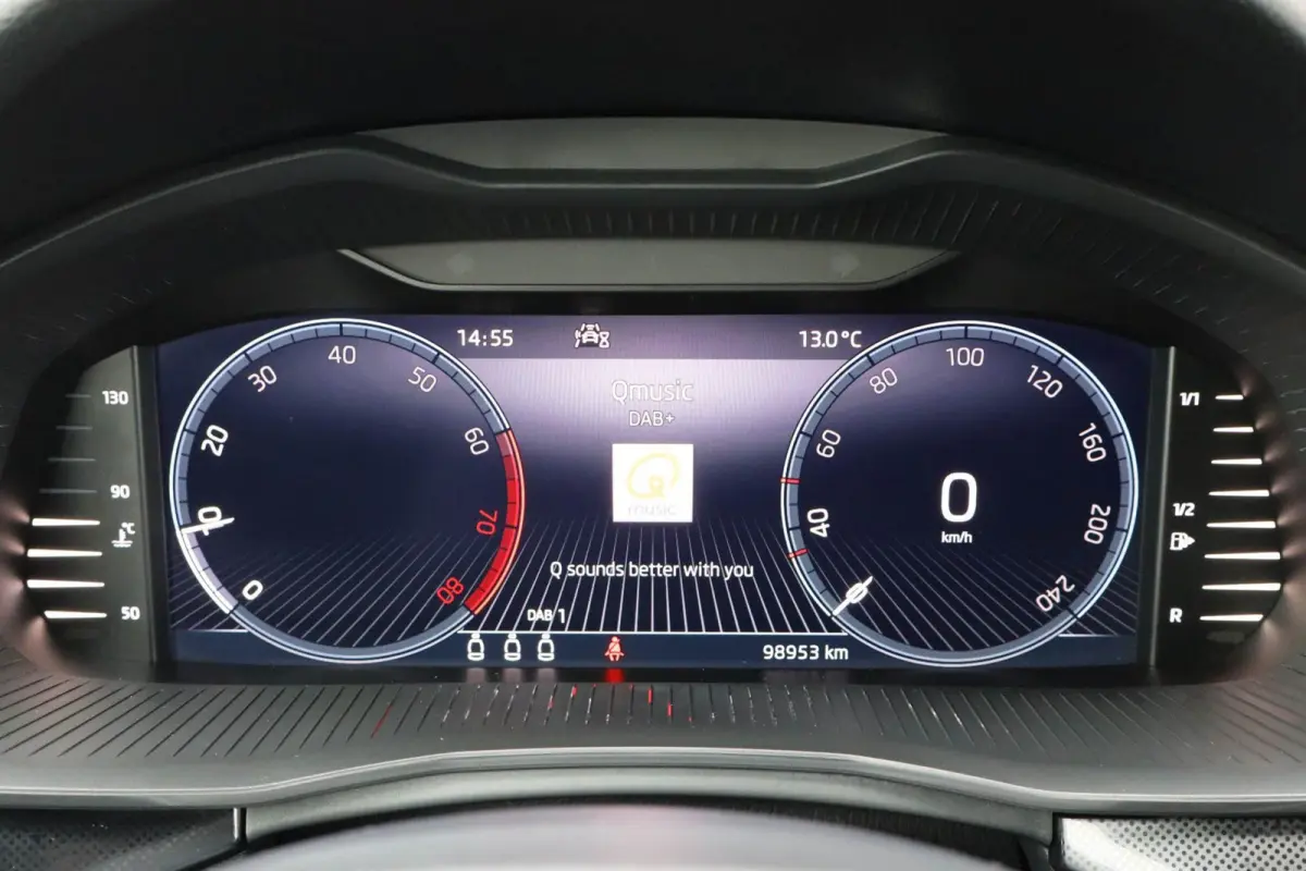 1.0 TSI 110pk Sport Business | Stoelverwarming | All Season Banden | Apple Carplay & Android Auto