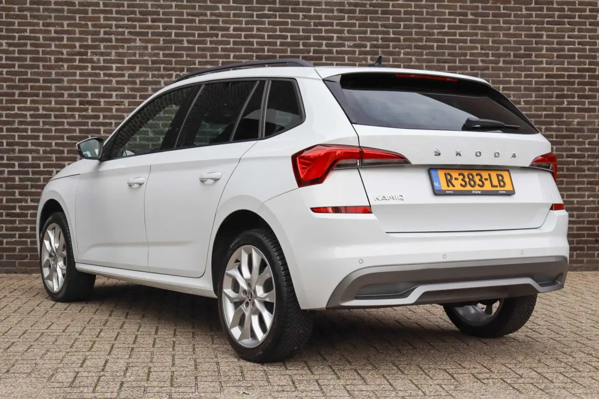 1.0 TSI 110pk Sport Business | Stoelverwarming | All Season Banden | Apple Carplay & Android Auto