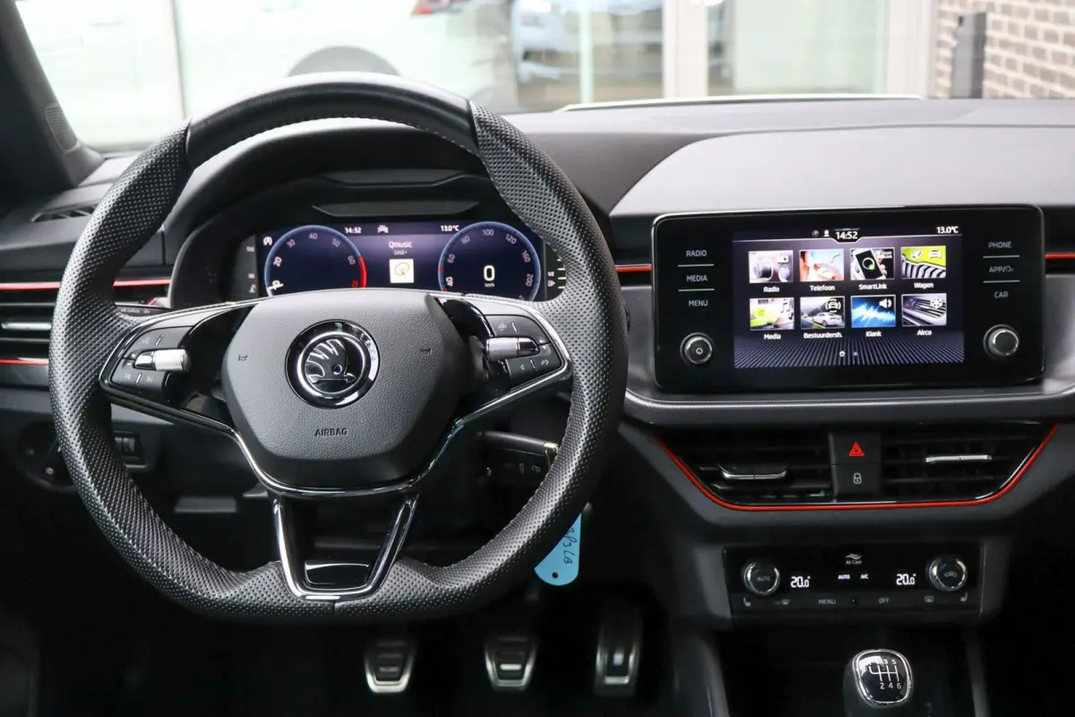 1.0 TSI 110pk Sport Business | Stoelverwarming | All Season Banden | Apple Carplay & Android Auto