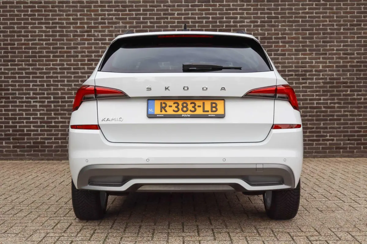 1.0 TSI 110pk Sport Business | Stoelverwarming | All Season Banden | Apple Carplay & Android Auto