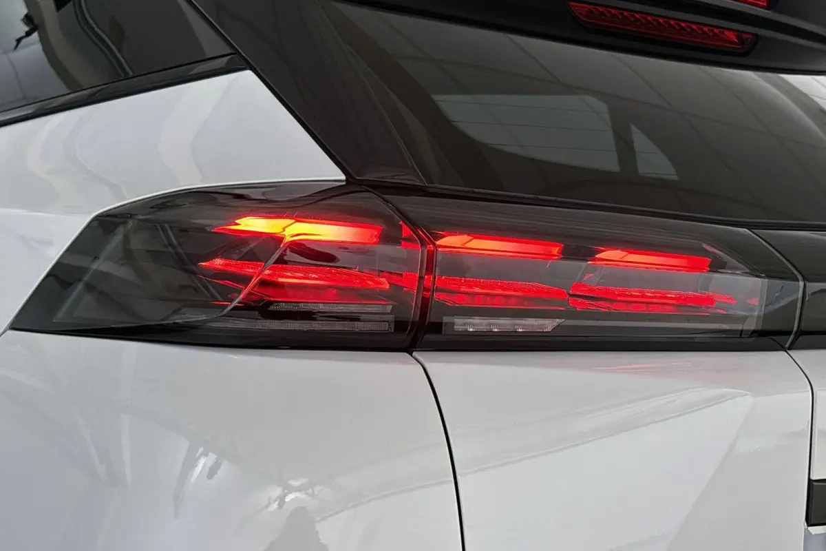 1.2 Hybrid 136 GT Keyless Camera Adaptive Cruise
