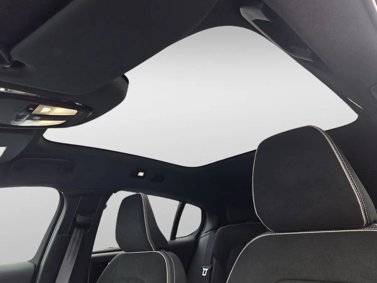Recharge Twin Intro Edition 78 kWh | Trekhaak | Pano | 360 Cam | Memory | Pilot Assist | 20" Velgen