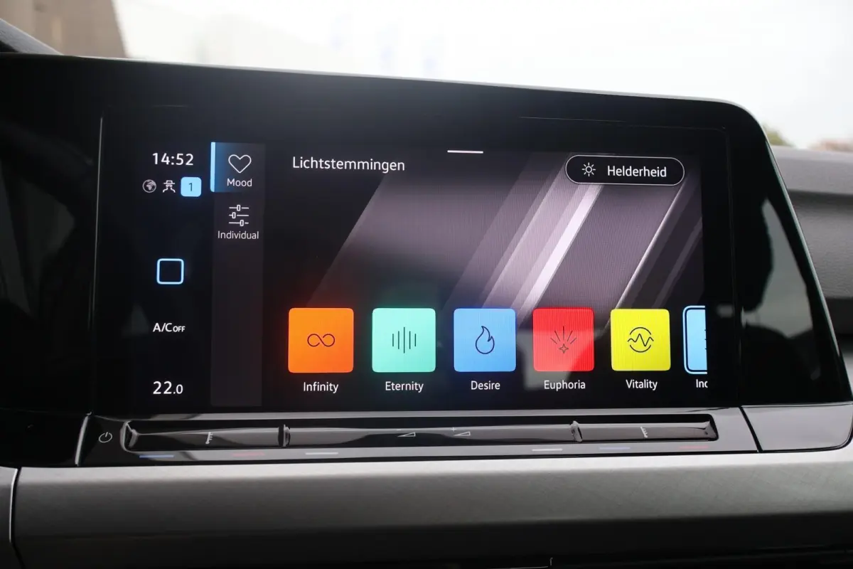 1.0 TSI 110pk Life | Navigatie | Camera | PDC | Adaptive Cruise